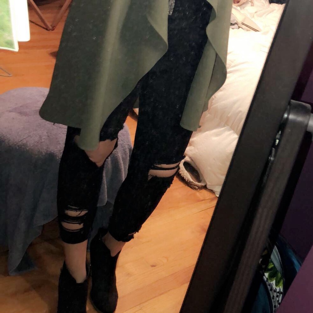 Very destroyed black Harper jeans